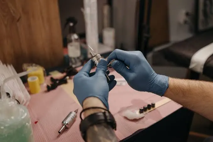 Curso de Biosegurança para Tatuadores: Como Manter um Ambiente Seguro e Saudável