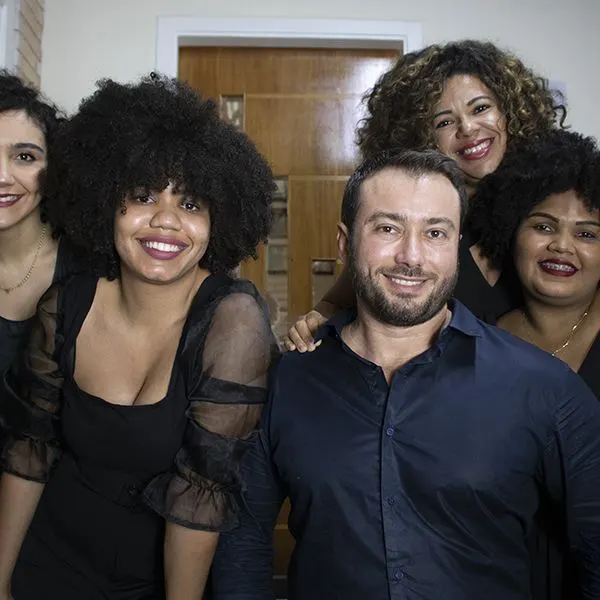 Curso Design de Cachos - Videoaulas de Corte, Cor, Tratamento e Finalização