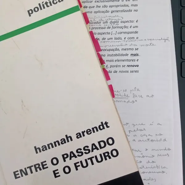 Aula "Crise na Educação" de Hannah Arendt