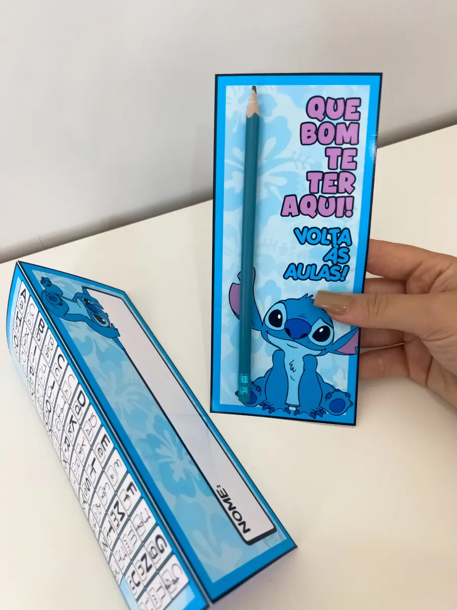🌟 Porta Lápis + Crachá de Mesa Volta as aulas- STITCH🌟