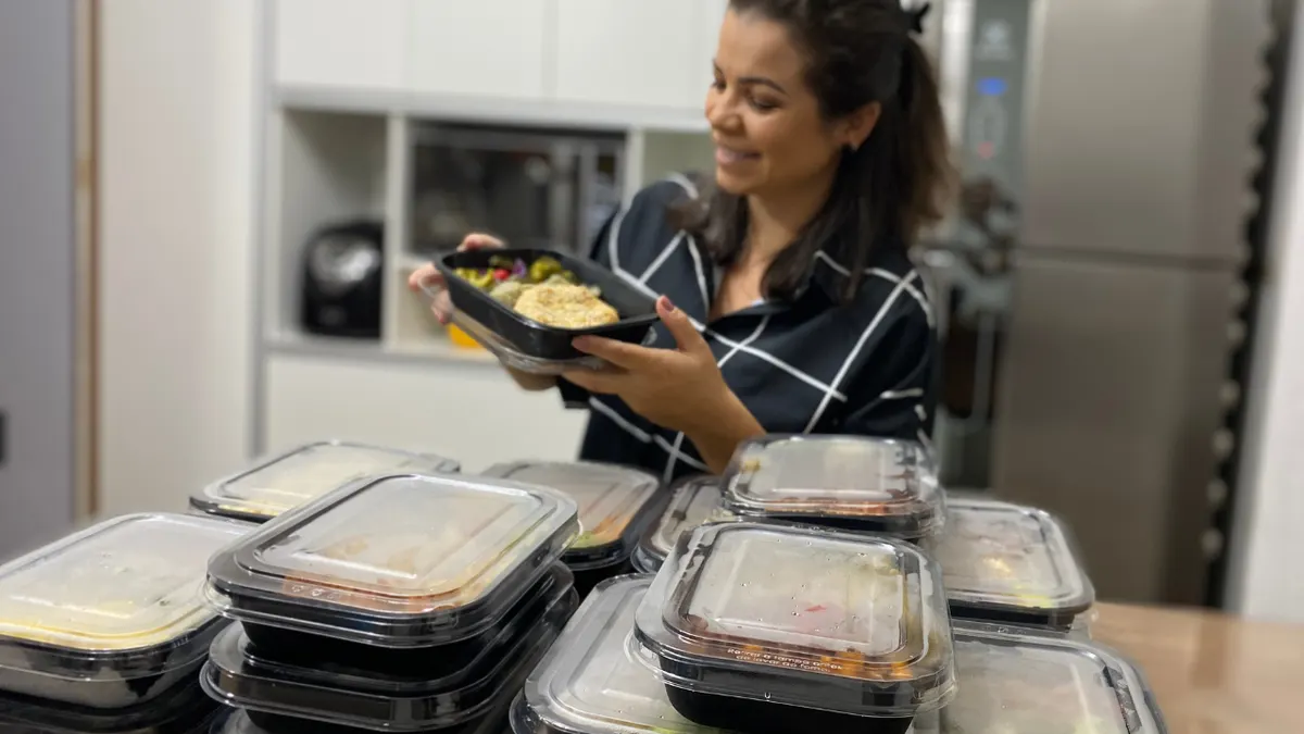 FIT DA NUTRI - CURSO COM 10 MARMITAS FIT E FUNCIONAL (Para EMAGRECER, CONGELAR E VENDER)