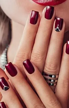 Curso Completo de Alongamento de Unhas + Bônus e-Book Técnicas de Maquiagem Profissional.