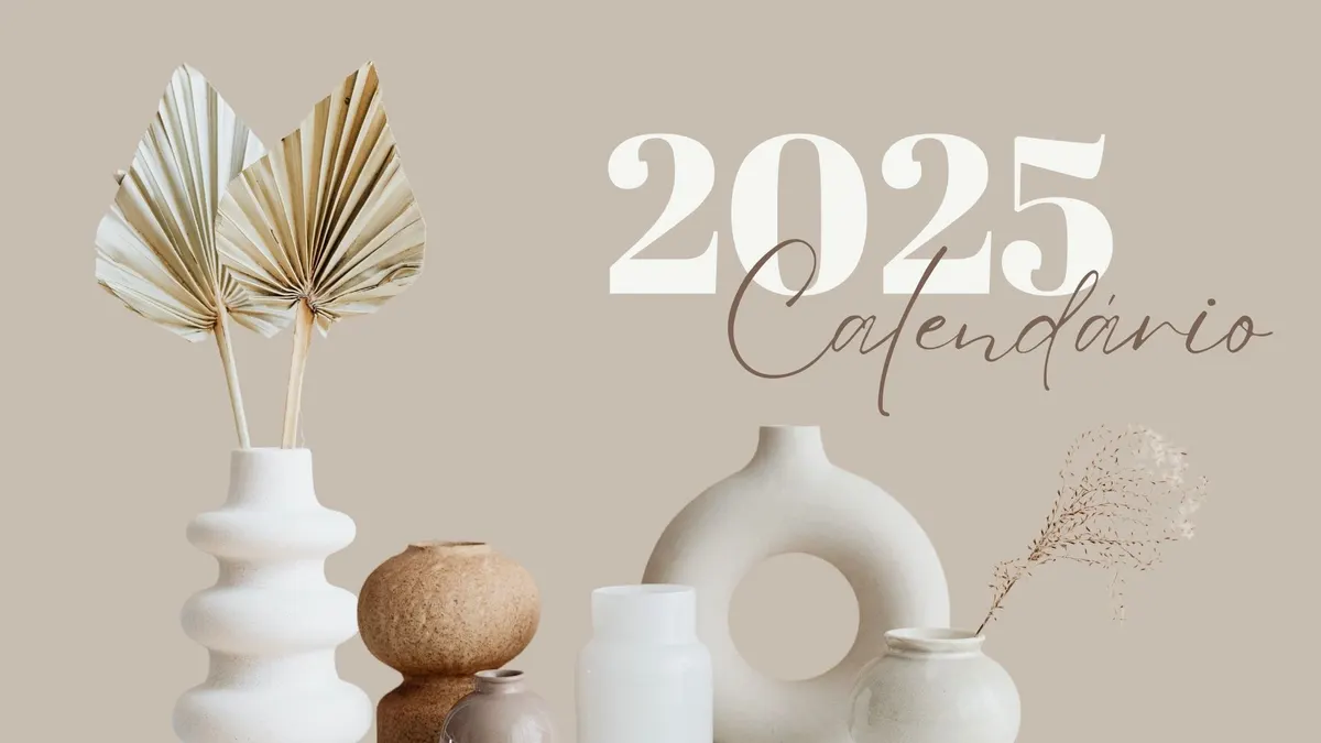 Calendário Mensal com Foto Estética - Bege Cremoso 2025