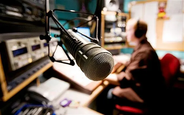Escola da Voz | Curso de Locução > Como ser um locutor para filmes; rádio; desenhos; cinema e outros.
