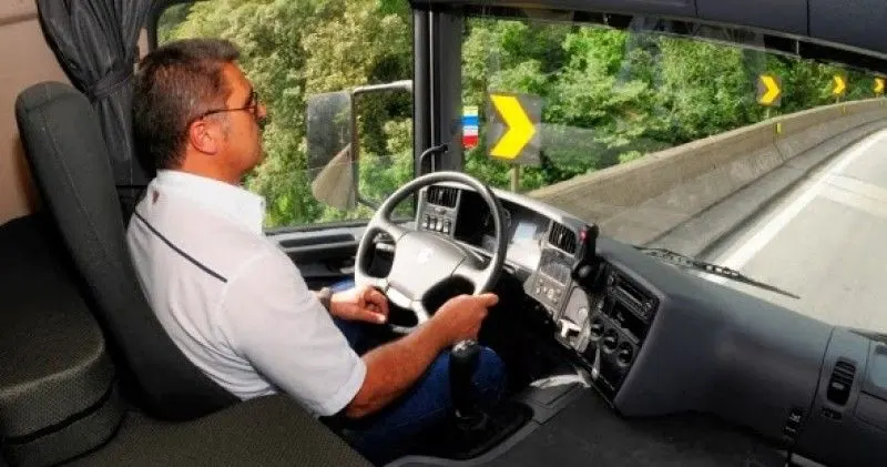 Direção Defensiva para Motoristas de Caminhão